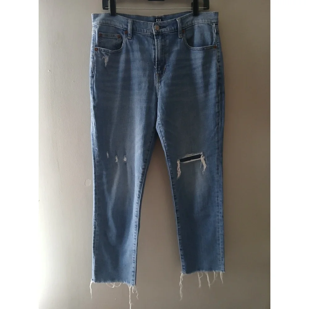 GAP Girlfriend Jeans Womens 8/29 Medium Wash Distressed Raw Hem Denim Blue